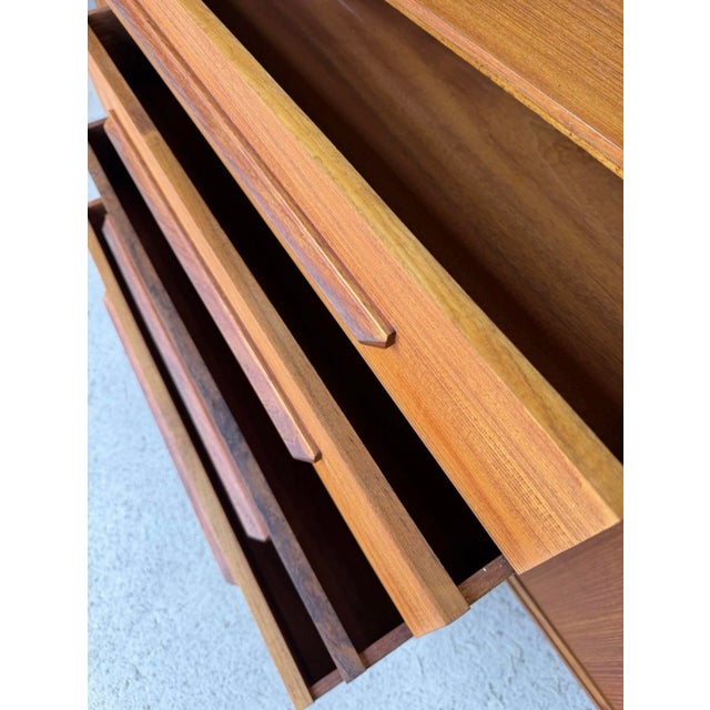 Long Danish Sideboard in Teak For Sale - Image 6 of 18