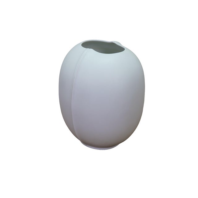 Vintage German Hutschenreuther vase, designed in the 1980s by the artist Elisabeth Pott-Bischofberger. It features a...