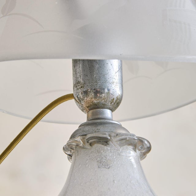 Petite Italian Art Deco Etched Murano Glass Lamp, 1940s For Sale In Chicago - Image 6 of 13