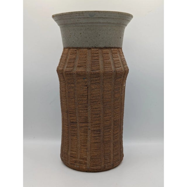 Vintage Mid Century Moderns Ribbed Ceramic Two Tone Vase With Lid, Signed For Sale - Image 9 of 13