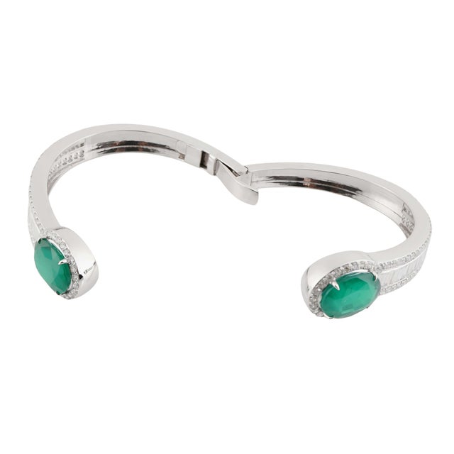 GW=32.270gm NW=28.240gm diamond round =2.98cts diamond baguette =2.87cts emerald oval =14.04cts These all are brand new...