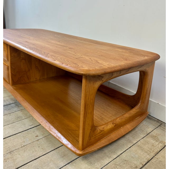 Wood Ercol Minerva Coffee Table in Elm from Lucian Ercolani, 1980s For Sale - Image 7 of 13