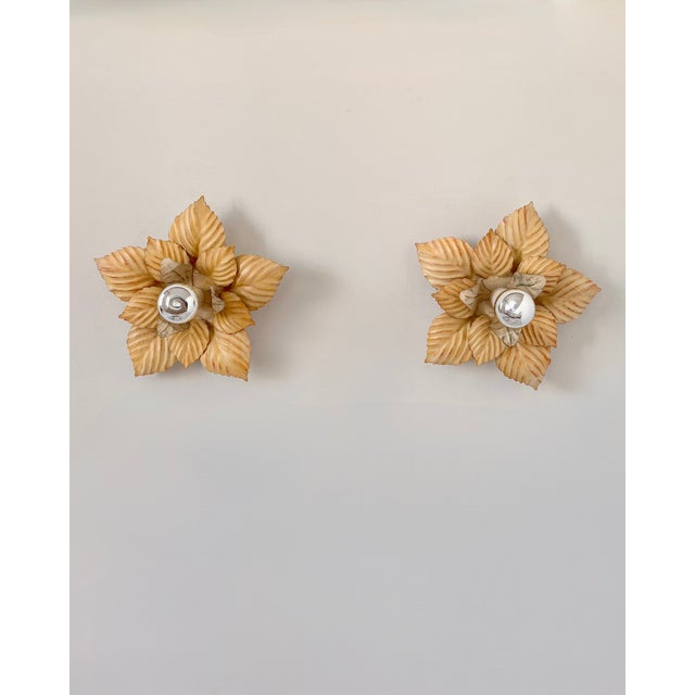 Vintage Flower Wall Sconces in Beige Painted Metal, France, 1970s, Set of 2 For Sale - Image 3 of 7