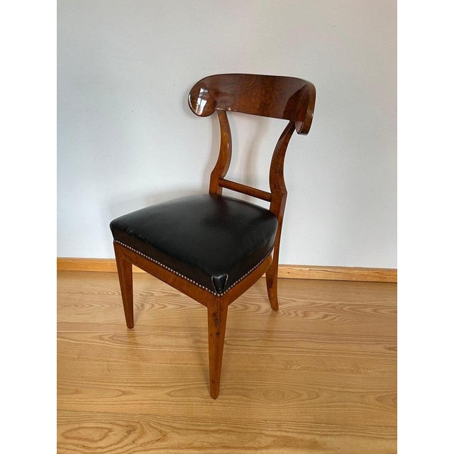 Biedermeier Shovel Chair in Walnut Veneer & Black Leather, Austria, 1820s For Sale - Image 11 of 18