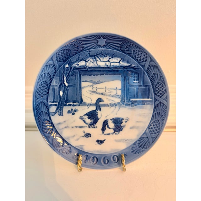 Ceramic Pair of Vintage Royal Copenhagen Annual Christmas Plates, 1969 & 1972 Danish Blue & White Porcelain Wall Plates For Sale - Image 7 of 11