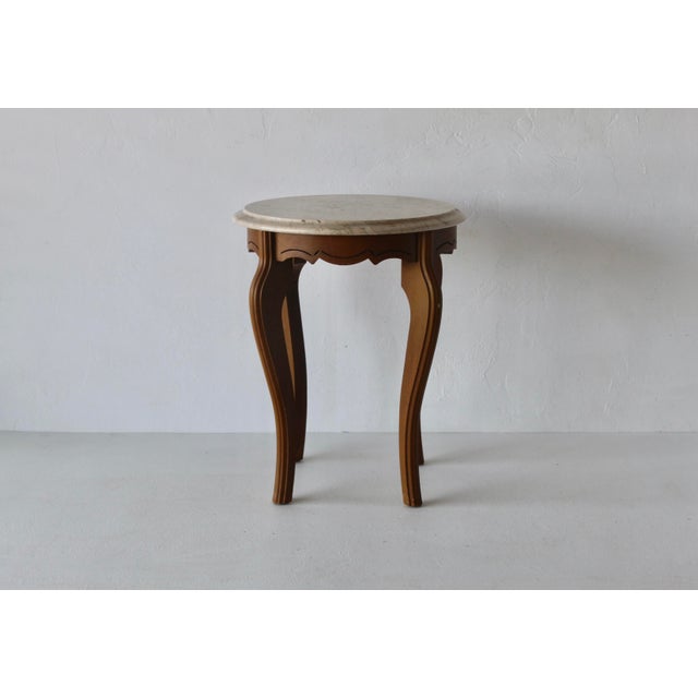 Queen Anne-Style Italian Marble Top Side Table Carved Wood Legs Detail Vintage Mid-Century For Sale - Image 4 of 14