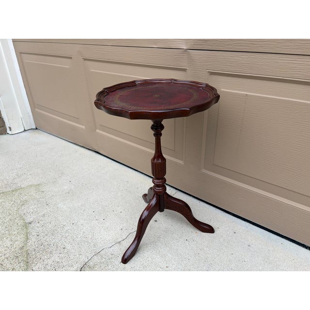 Late 20th Century Vintage Georgian Embossed Red Leather Top Mahogany Side Table For Sale - Image 5 of 10