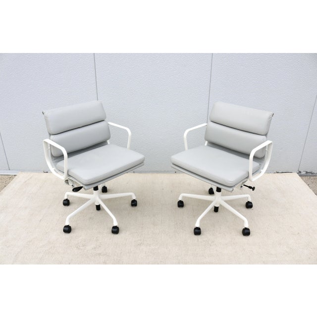 Metal Mid-Century Modern Herman Miller Eames Soft Pad Management Chair in Gray Leather For Sale - Image 7 of 18