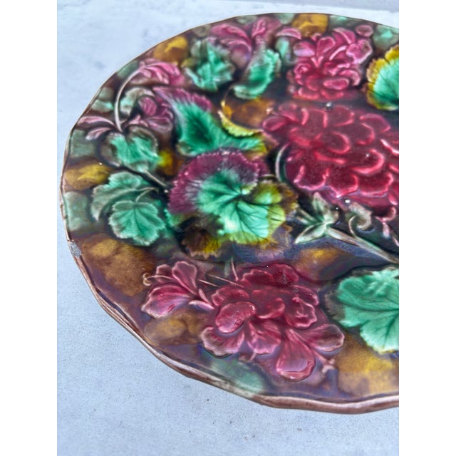 English Majolica Geranium Plate Circa 1880 For Sale - Image 4 of 5