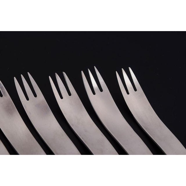 Dinner Forks in Stainless Steel by Arne Jacobsen for Anton Michelsen, 1960s, Set of 6 For Sale - Image 3 of 5