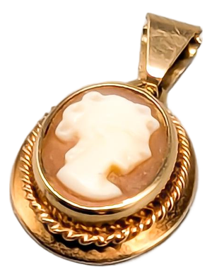 Pendant in Gold with Cameo