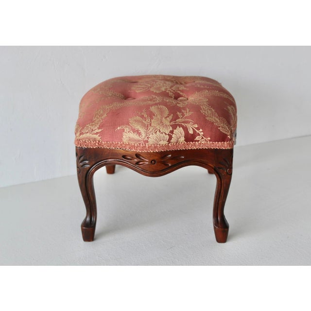 French Louis XV-style Carved Wood Upholstered Tufted Cabriole Legs Footstool Ottoman Vintage For Sale - Image 4 of 14