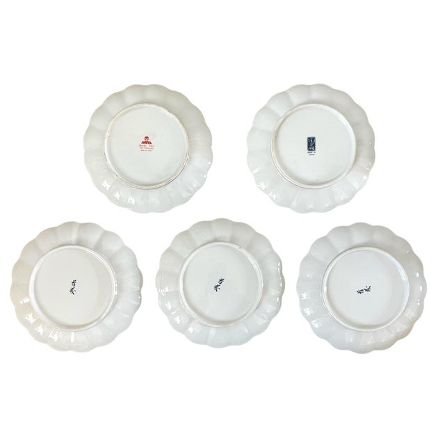 Japanese Mid 20th Century Set 5 Arita Imari Fan 7 1/4” Salad Lunch Plates Scalloped Made in Japan. Signed. For Sale - Image 3 of 6