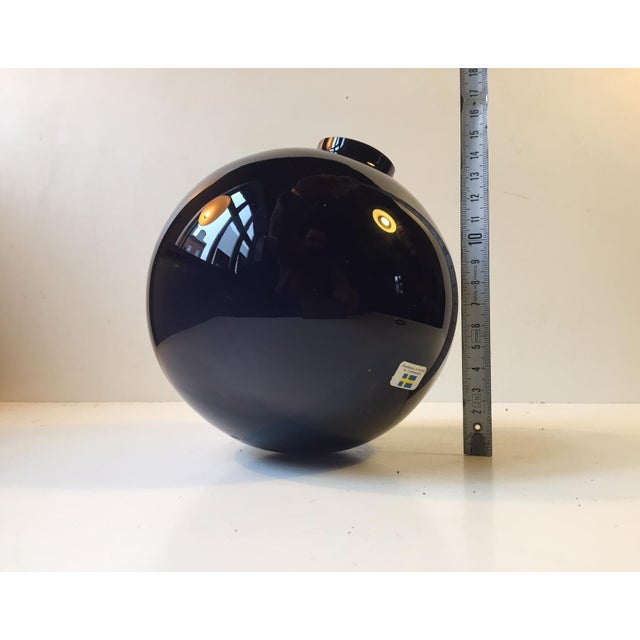Rocking Spherical Glass Vase by Birgitta Watz for Lindshammar, 1995 For Sale - Image 10 of 12