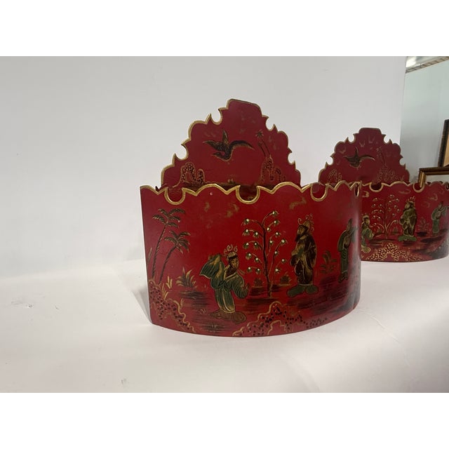 Mid 20th Century Pair of Chinese Export Style Painted Tole Wall Pockets, Italian Mid Century For Sale - Image 5 of 9
