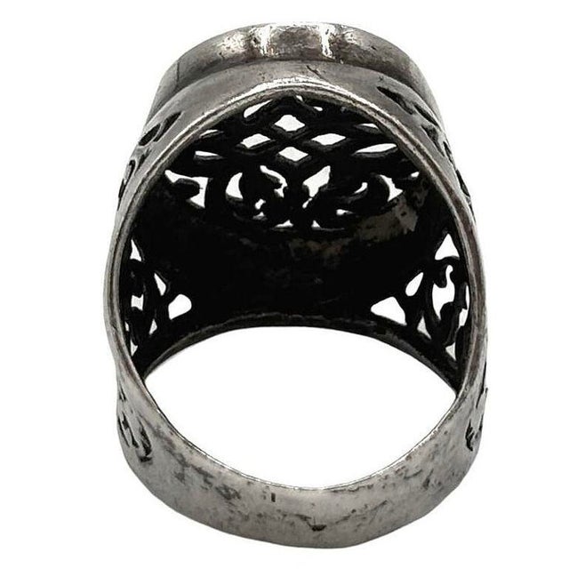 Victorian 1970s 925 Sterling Scrollwork Tang Grass Pattern Victorian Statement Ring Size 10 For Sale - Image 3 of 5