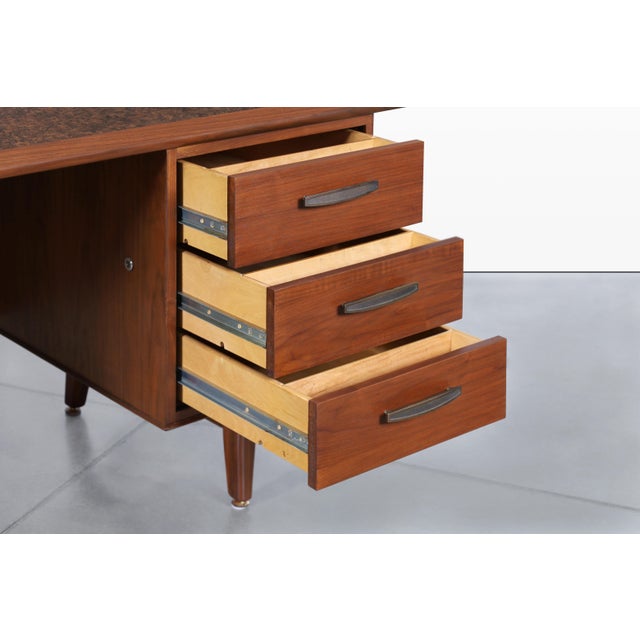 1960s Mid-Century Modern Walnut Executive Desk Attributed to Monteverdi Young For Sale In Los Angeles - Image 6 of 12
