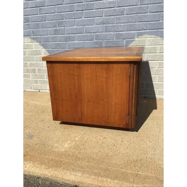 Mid-Century Modern Walnut Square Side Table by Lane Furniture, 1965 For Sale - Image 10 of 12