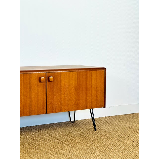 Low Scandinavian Teak Sideboard with 4 Doors and Hairpin Legs, 1960 For Sale - Image 13 of 17