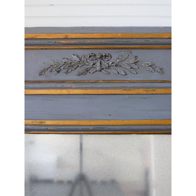 Early 20th Century Antique Trumeau Style Gray Painted Wall Mirror With Gold Leaf For Sale - Image 5 of 12