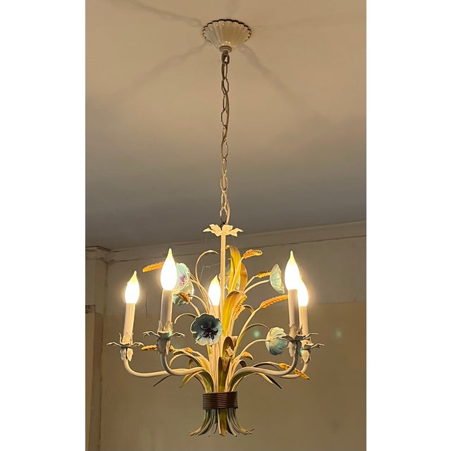 1970s Italian Mid-Century Tole Five Light Chandelier With Gathered Blue Flowers, Grasses and Wheat Stalks For Sale In New York - Image 6 of 18