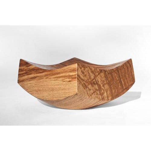 V21384 vessel in natural oak wood by jörg pietschmann dimensions: d 23 x w 23 x h 14 cm. Materials: oak wood. In...