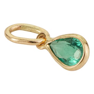 Minimalist 14k Gold Charm Fine Jewerlry Peardrop Emerald Pendant for Her For Sale