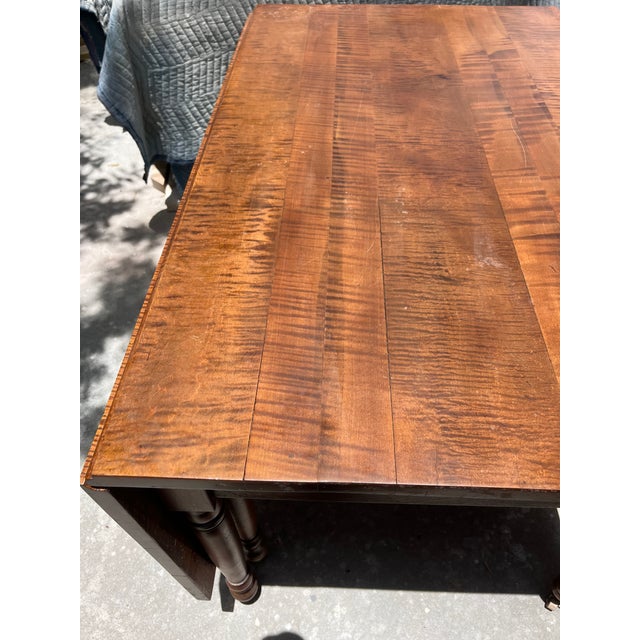 19th Century American Sheraton Tiger Maple Drop Leaf Dining Table For Sale - Image 10 of 12