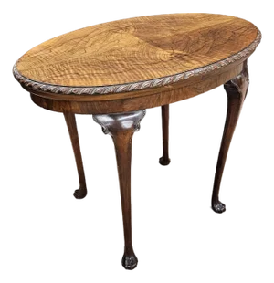Early 20th Century Walnut Queen Anne Oval Convertible Game Table With Cabriole Legs