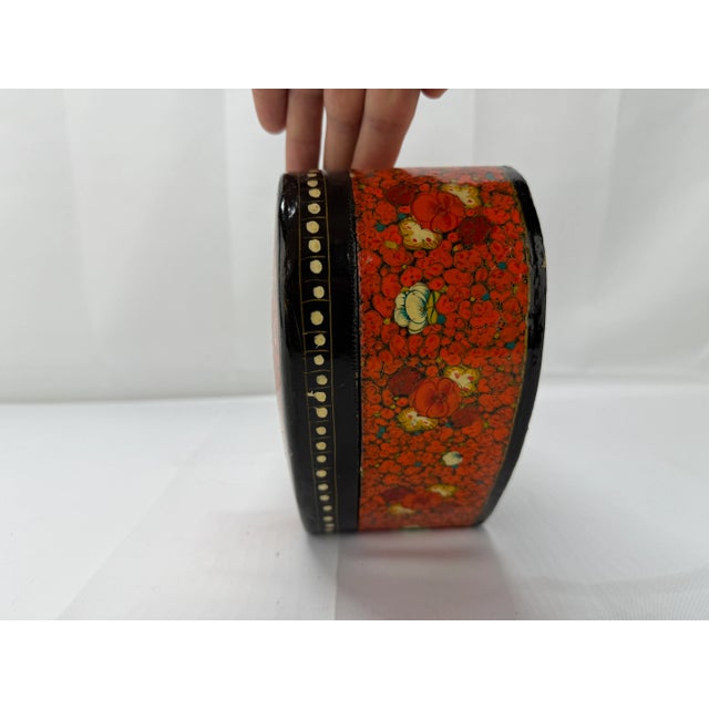 Art Deco Vintage Kashmiri Heart Shaped Paper Mache Floral Decorated Box For Sale - Image 3 of 6