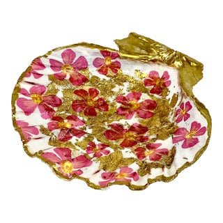 1970s Vintage Boho Chic Folk Art Coastal Découpage Clam Seashell Catchall Trinket Dish. For Sale