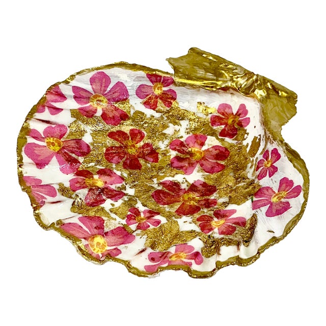 1970s Vintage Boho Chic Folk Art Coastal Découpage Clam Seashell Catchall Trinket Dish. For Sale