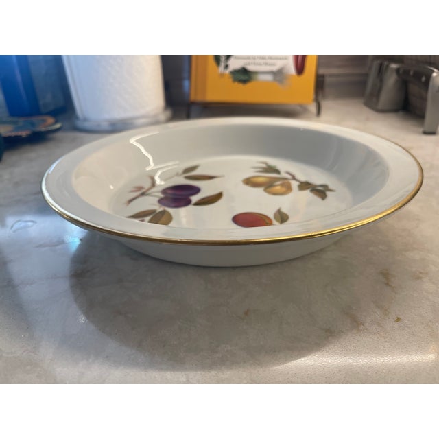 Farmhouse Vintage English Farmhouse Evesham Porcelain Oven Proof Pie Plate 10.5"d For Sale - Image 3 of 5