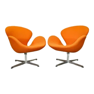 1960s Early Edition Swan Chairs by Arne Jacobsen for Fritz Hansen- a Pair