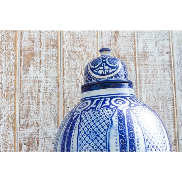 1950s Vintage Blue & White Moroccan Jar With Lid For Sale - Image 5 of 12
