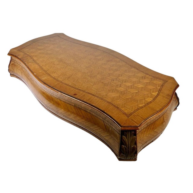 French Marquetry Wood Plateau With Carved Serpentine Front and Sides For Sale In Dallas - Image 6 of 7