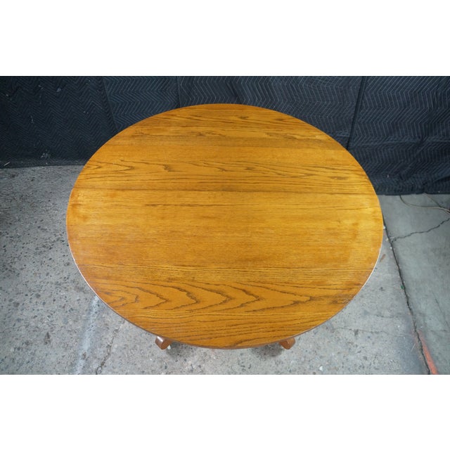 Antique American Classical Victorian Scrolled Oak Round Extendable Dining Table For Sale - Image 4 of 18