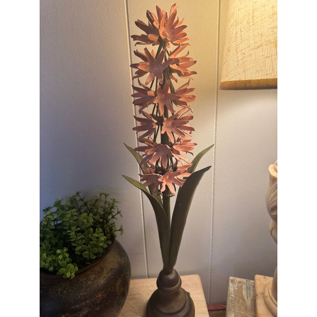 Vintage Italian Tole Hyacinth Sculpture – Hand-Painted Pink Metal Botanical Decor, Hollywood Regency Style By For Sale - Image 11 of 12