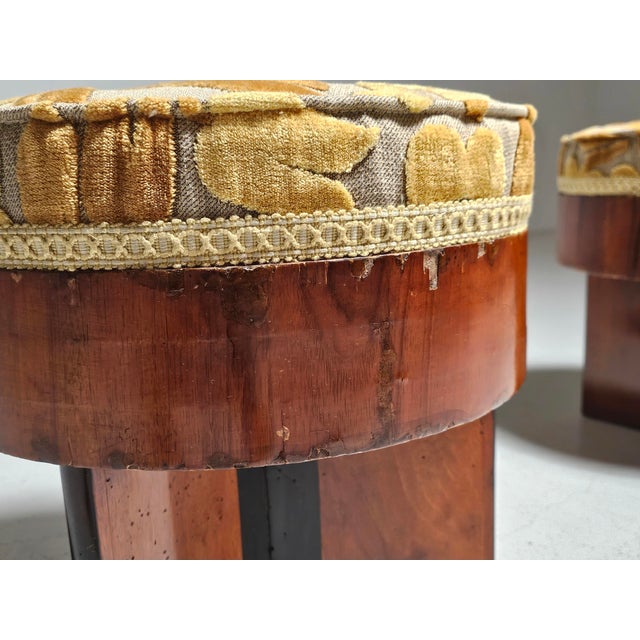 Brown Set of Art Deco Walnut and Floral-Printed Fabric Stools, Italy, 1930s For Sale - Image 8 of 12