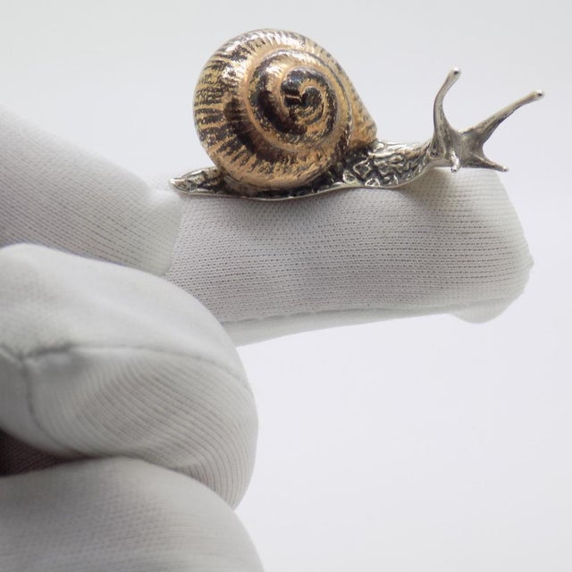 Lovely vintage miniature depicting a life size snail, handcrafted in Italy between the 1980s and 1990s. A piece that...