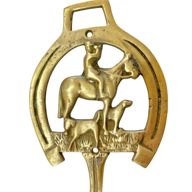 English Mid 20th Century Vintage English Equestrian Horse and Hound Wall Hat Hook in Horseshoe Form For Sale - Image 3 of 7