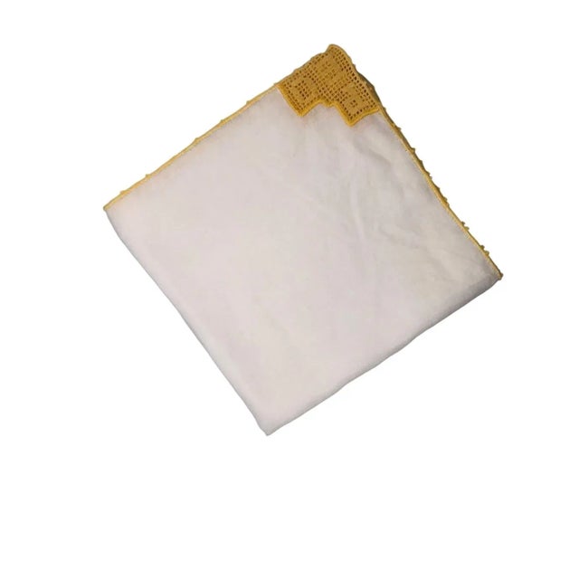 Vintage Mid Century Cloth Napkins With Yellow Crochet Detail- Set of 4 For Sale In Seattle - Image 6 of 11