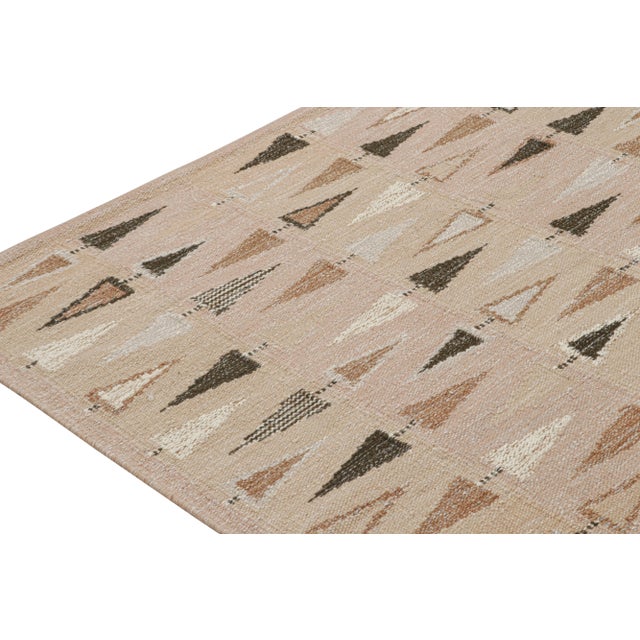 Swedish Geometric Rug by Celerie Kemble for Chairish in Blush, 4'x6' For Sale In New York - Image 6 of 8