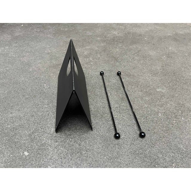 Postmodern Italian Postmodern Metal Magazine Rack Holder, 1980s For Sale - Image 3 of 18