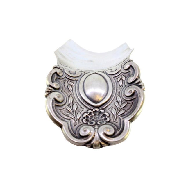 Metal Silver Shoehorn with Reliefs and Monogram Card For Sale - Image 7 of 7