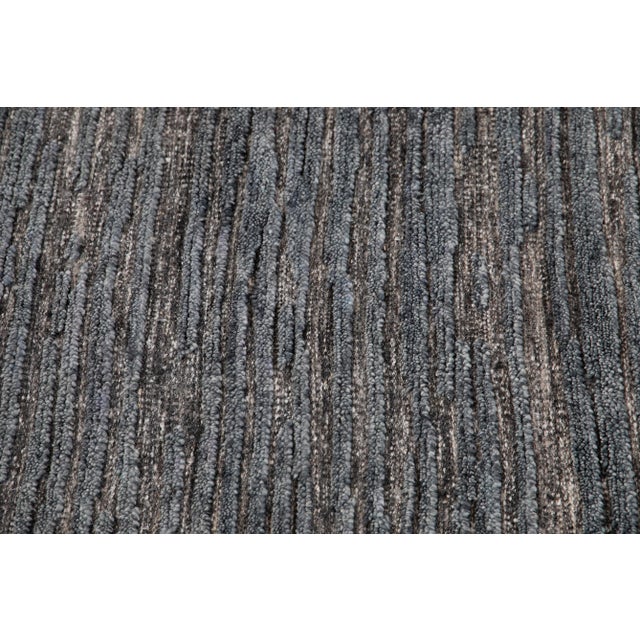 21st Century Contemporary Textured High Low Wool Rug For Sale In New York - Image 6 of 13