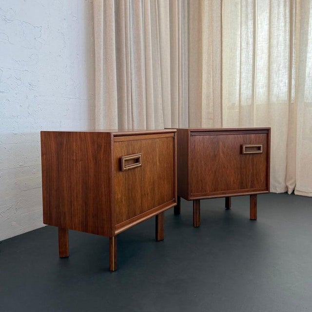 1960s Pair of Mid-Century Modern Walnut With Brass Trim Nightstands End Tables For Sale - Image 5 of 10