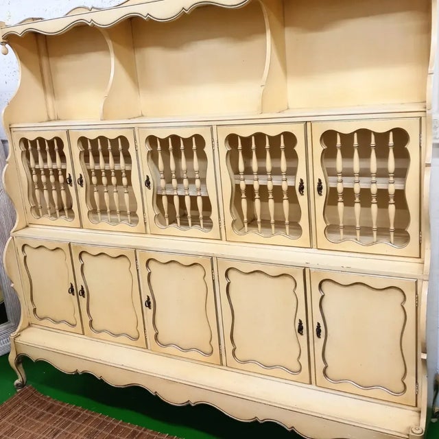 Wood Monumental Scalloped Edge Habersham Style Vintage Pale Yellow French Provincial China Display Hutch Cabinet For Sale - Image 7 of 12