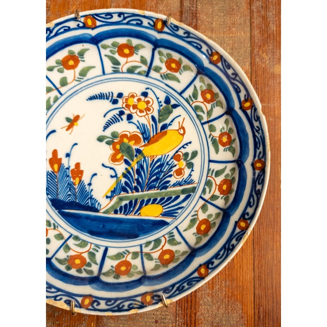 18th Century Pair of Dutch Delf Faience Polychrome Plates With Bird and Flowers For Sale In New York - Image 6 of 14
