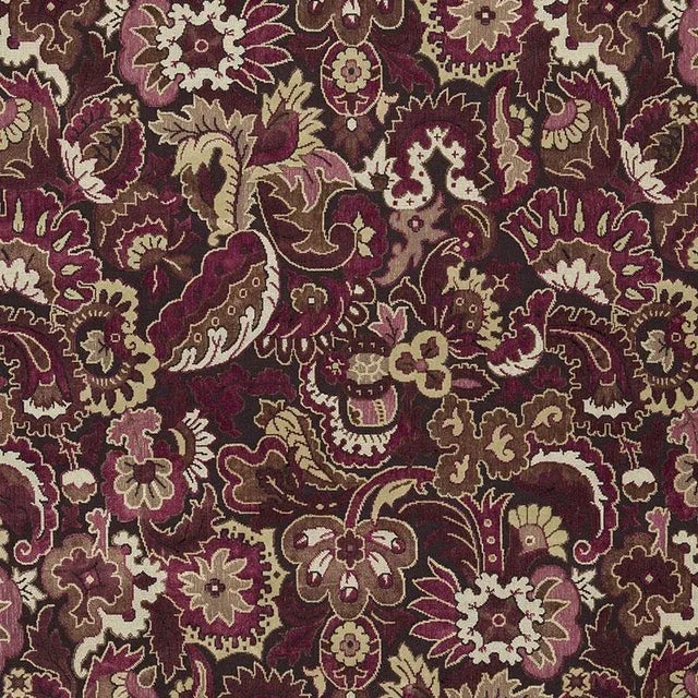 Derived from a tapestry in our archives, Velours Oriental combines baroque patterning with exotic motifs. The epingle...